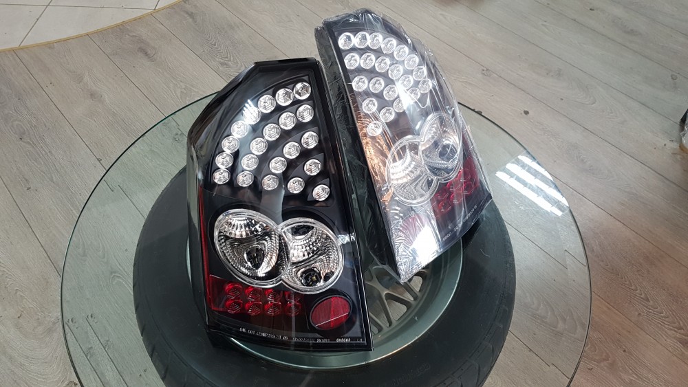 Задні LED ліхтарі CHRYSLER 300С чорний седан