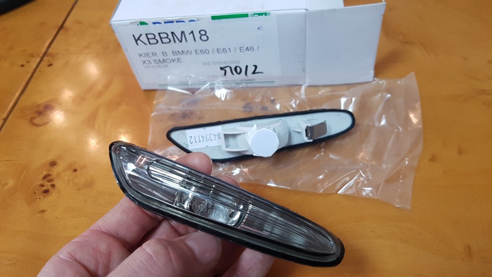 Повороти бічні тоновані BMW E60/E61/E46/X3 E83