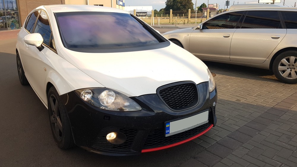 Решітка радіатора Seat Leon / Altea / Toledo honeycomb стиль
