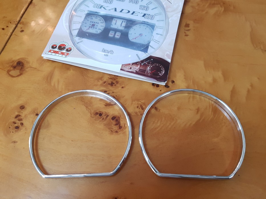 Хромовані кільця в щиток приладів Opel Kadet E