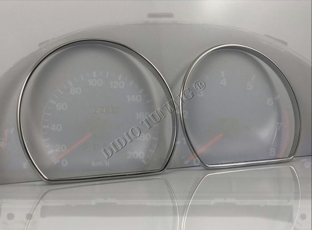 Кільця в панель приладів Suzuki Swift