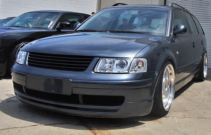 Решітка радіатора VW Passat B5 (3B) дорестайлінг чорна