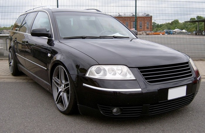 Решітка радіатора VW Passat B5 (3BG) FL чорна без логотипу