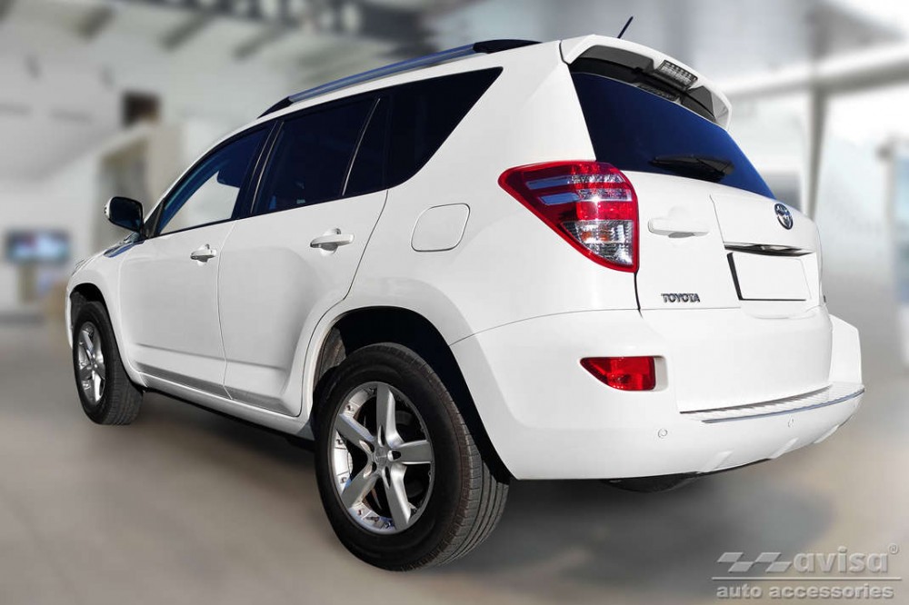 Захисна накладка на задній бампер Toyota RAV4 3