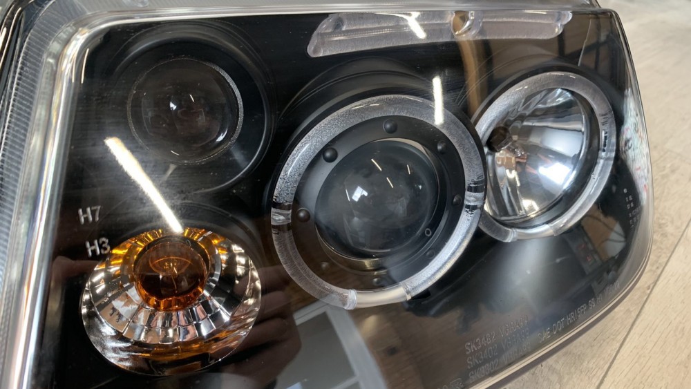 Фари передні тюнінгові VW Bora чорні з кільцями