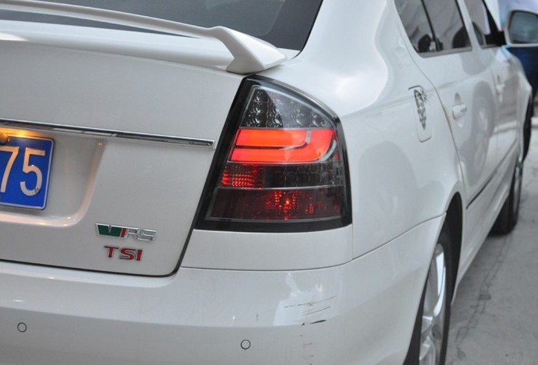 Задні ліхтарі Skoda Octavia 2 A5 тоновані седан LED BAR