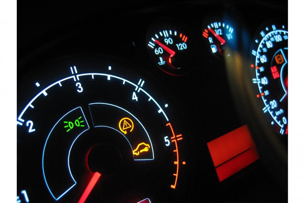 Накладки, що світяться, на панель приладів для тюнінгу Audi A3 8L варіант 1