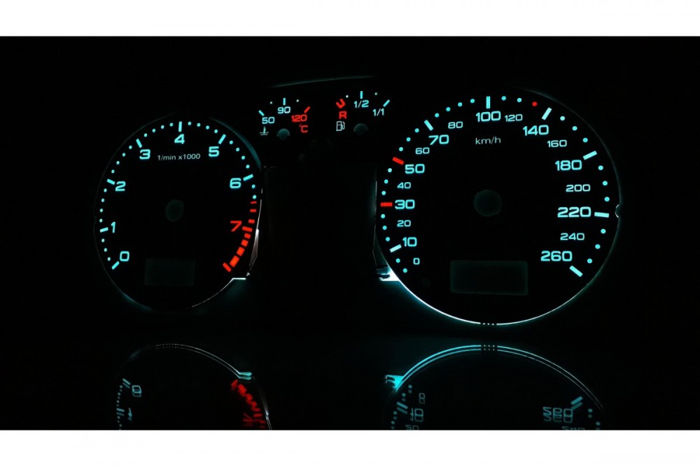 Плазмові тюнінг накладки в щиток приладів Audi A3 8L варіант 3