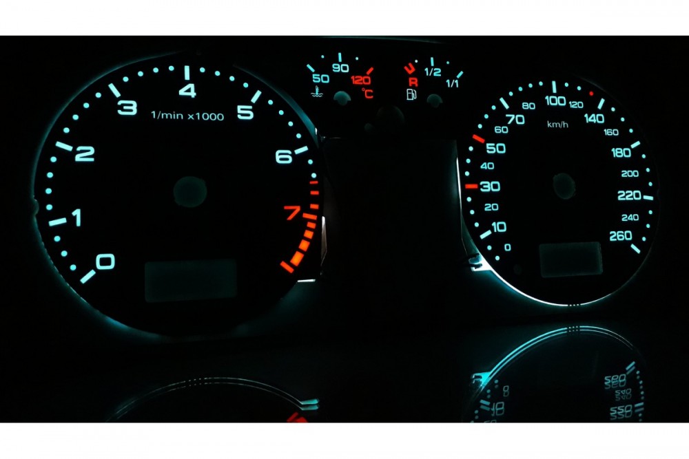 Плазмові тюнінг накладки в щиток приладів Audi A3 8L варіант 3