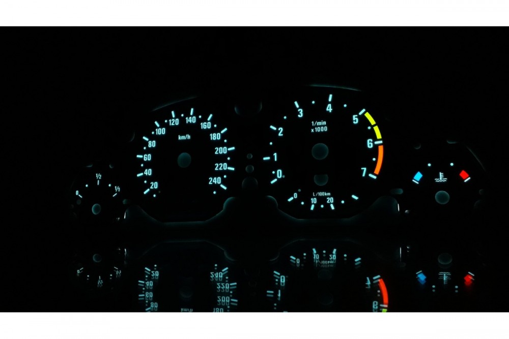 Плазмові накладки в приладку BMW Е39, Е38, Х5 Е53 М стиль