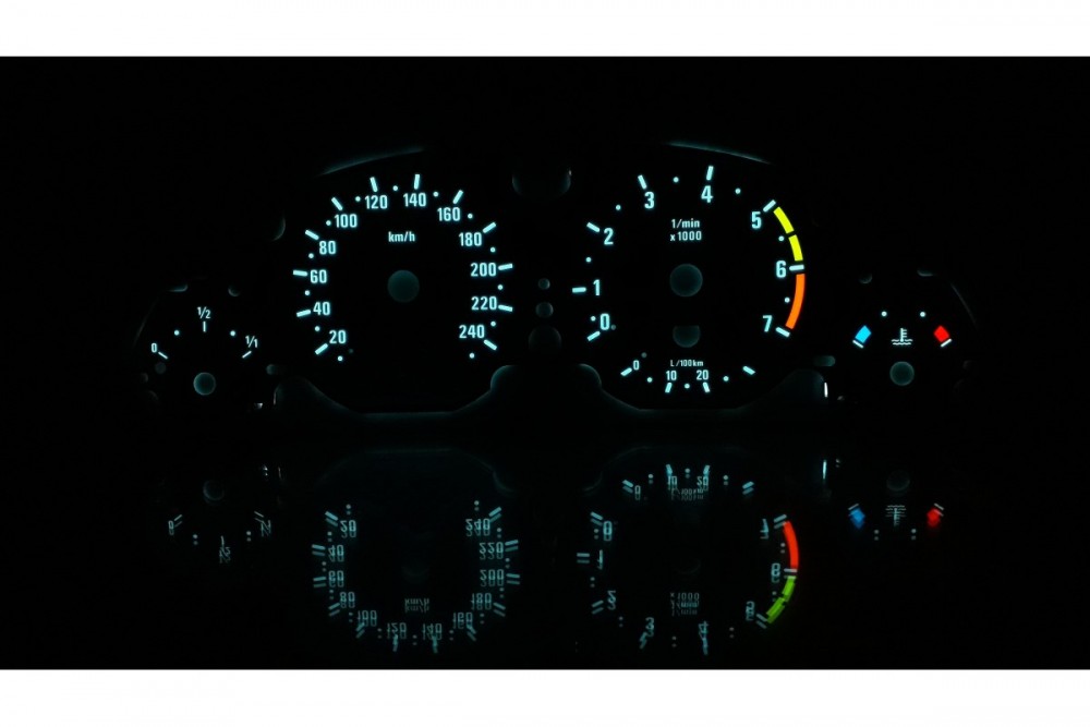 Плазмові накладки в приладку BMW Е39, Е38, Х5 Е53 М стиль
