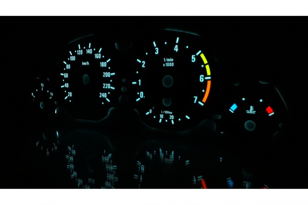Плазмові накладки в приладку BMW Е39, Е38, Х5 Е53 М стиль