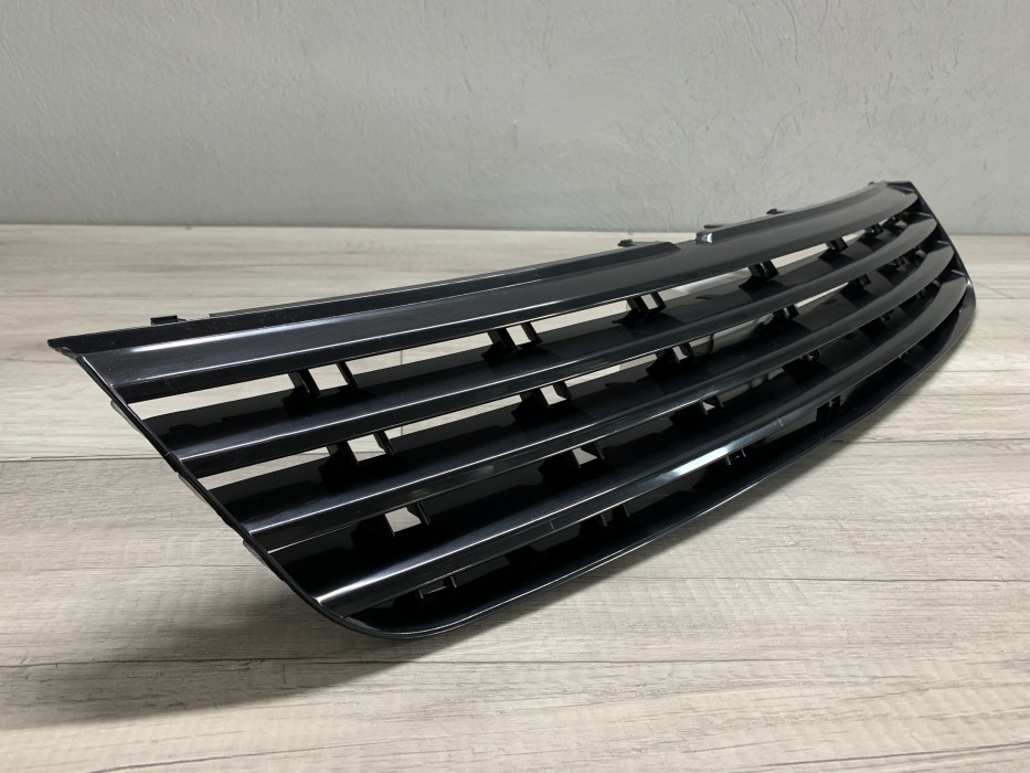 Решітка радіатора VW Passat B5 (3B) дорестайлінг чорна