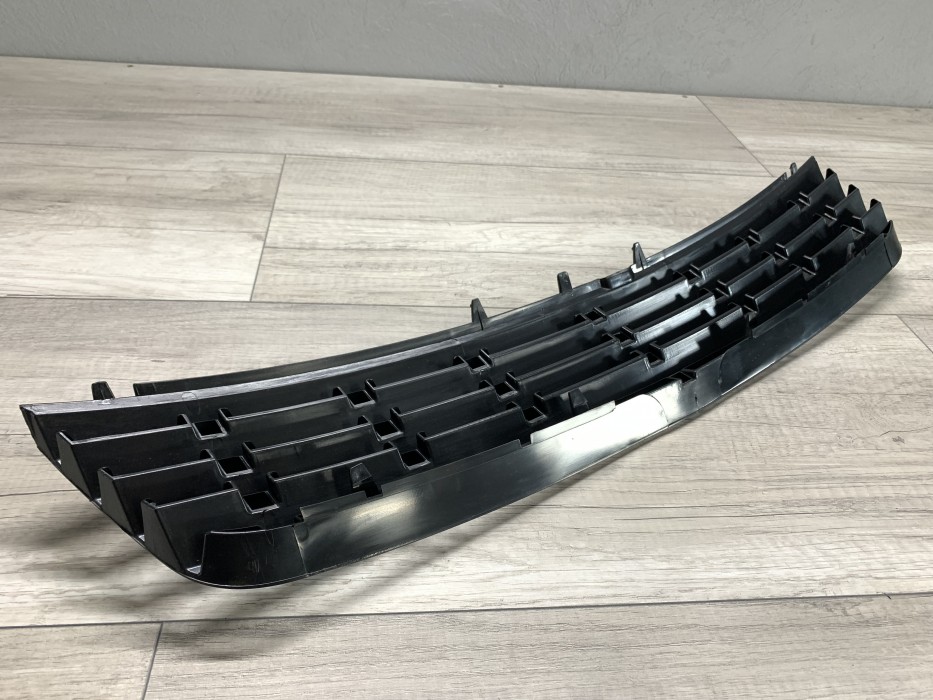 Решітка радіатора VW Passat B5 (3B) дорестайлінг чорна