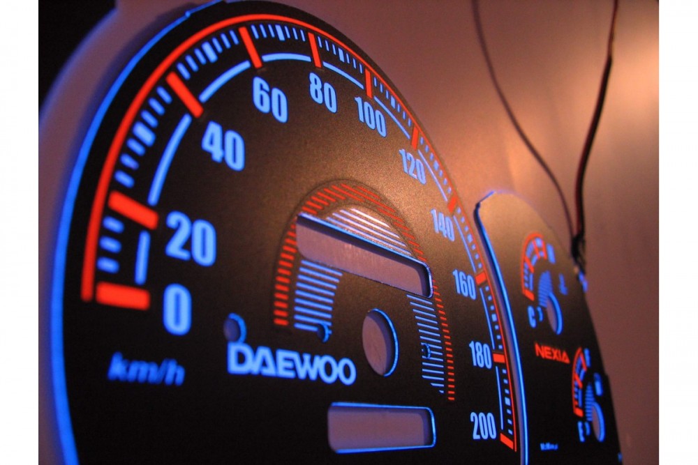 Накладки, що світяться, на панель приладів Daewoo Nexia