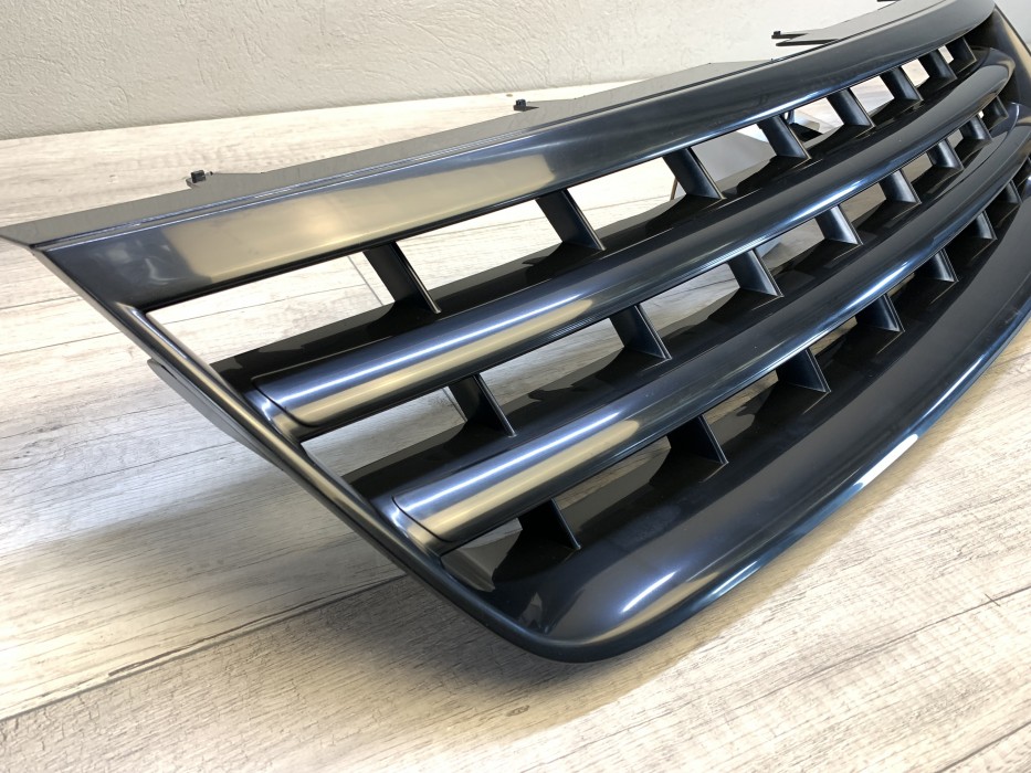Тюнінгова решітка радіатора VW Touareg 1 чорна без емблеми