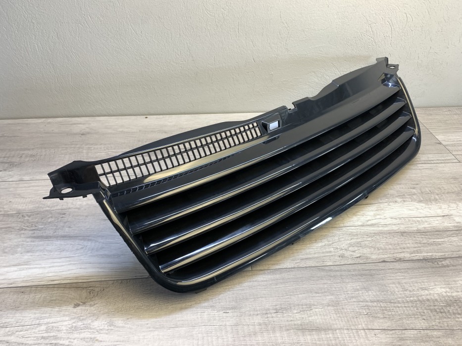 Решітка радіатора VW Passat B5 (3BG) FL чорна без логотипу