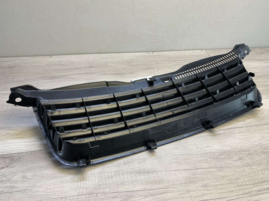 Решітка радіатора VW Passat B5 (3BG) FL чорна без логотипу