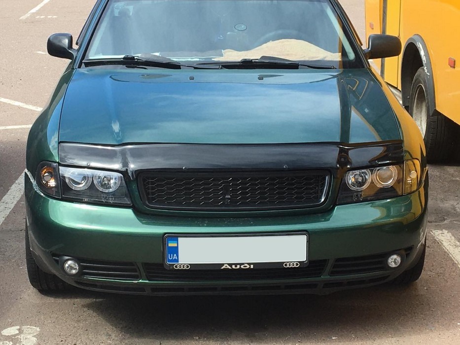 Решітка радіатора Audi A4 B5 у стилі RS чорна