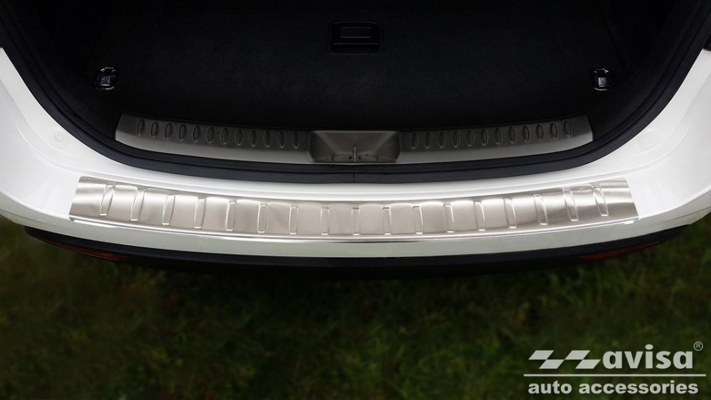 Накладка на бампер із загином та ребрами Hyundai i40 Wagon (Kombi)