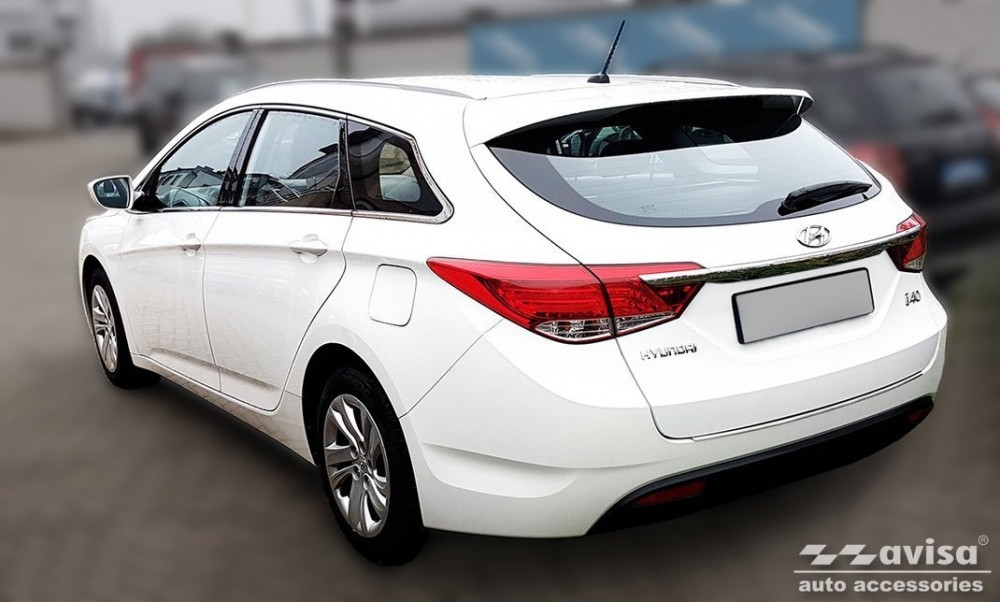 Накладка на бампер із загином та ребрами Hyundai i40 Wagon (Kombi)