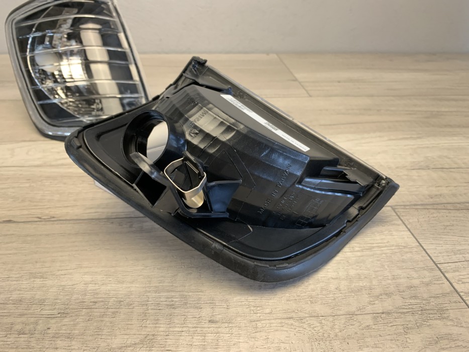 Тюнінгові повороти передні Mercedes W124 чорні