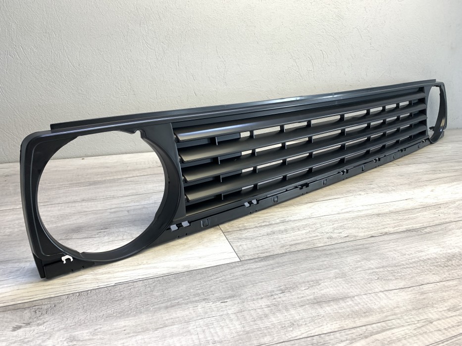Решітка радіатора без логотипу VW Golf 2 чорна (2 фари)