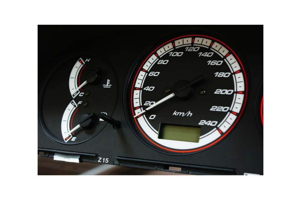 Тюнінгові накладки в щиток приладів Mazda 323F BA