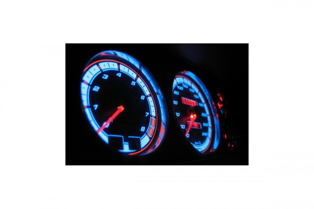 Тюнінгові накладки в щиток приладів Mazda 323F BA