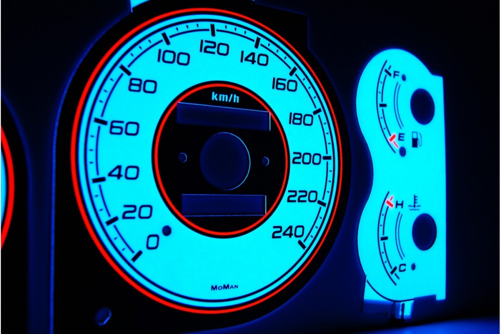 Тюнінгові накладки в щиток приладів Mazda 323F BA