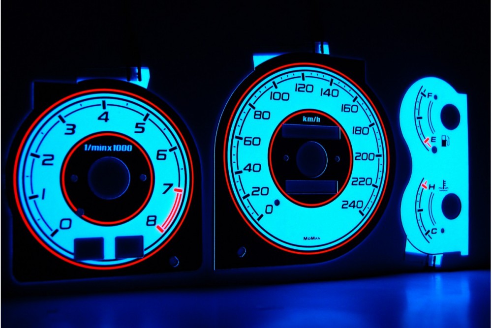 Тюнінгові накладки в щиток приладів Mazda 323F BA