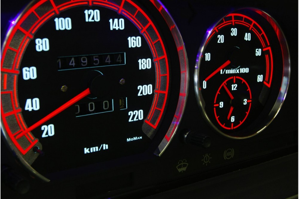 Тюнінг накладки в панель приладів Mercedes W190 (W201) вар. 4