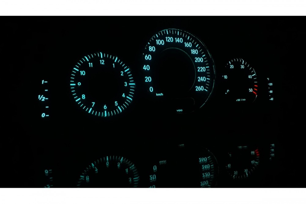 Тюнінг накладки в панель приладів Mercedes CLK W209, E W211, CLS W219 вар. 4