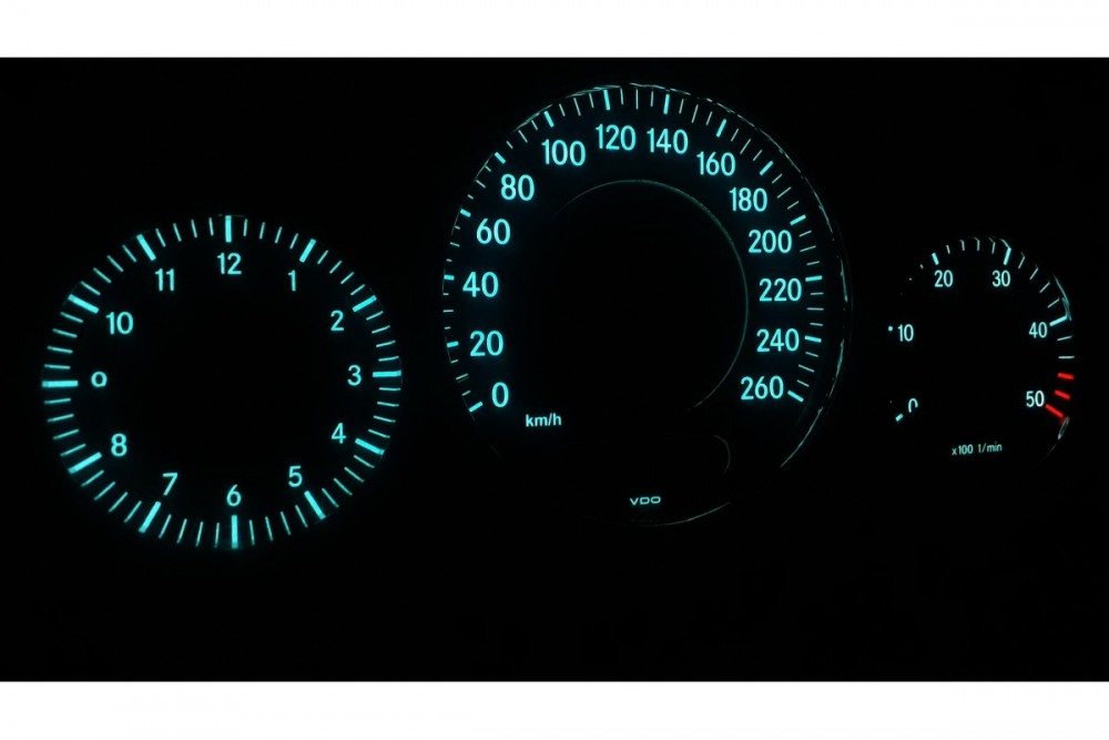 Тюнінг накладки в панель приладів Mercedes CLK W209, E W211, CLS W219 вар. 4