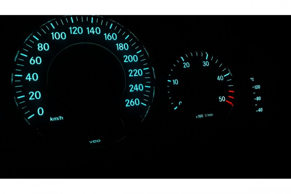 Тюнінг накладки в панель приладів Mercedes CLK W209, E W211, CLS W219 вар. 4