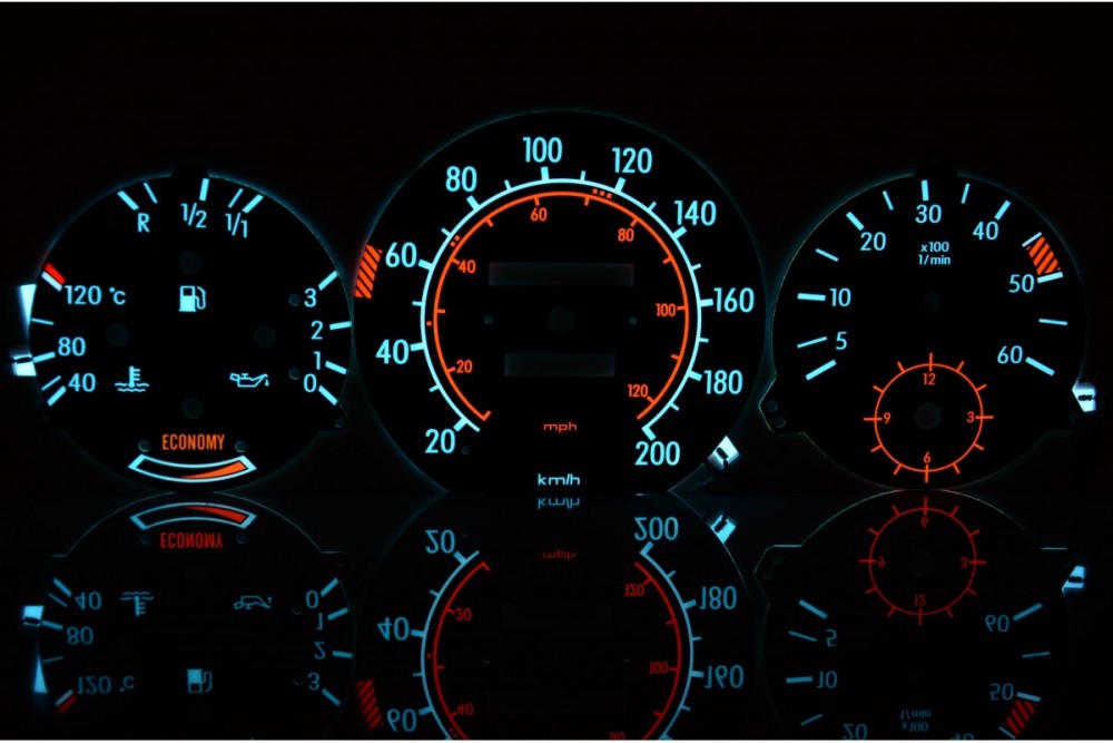 Тюнинговые накладки в щиток приборов Mercedes W123 вар. 1