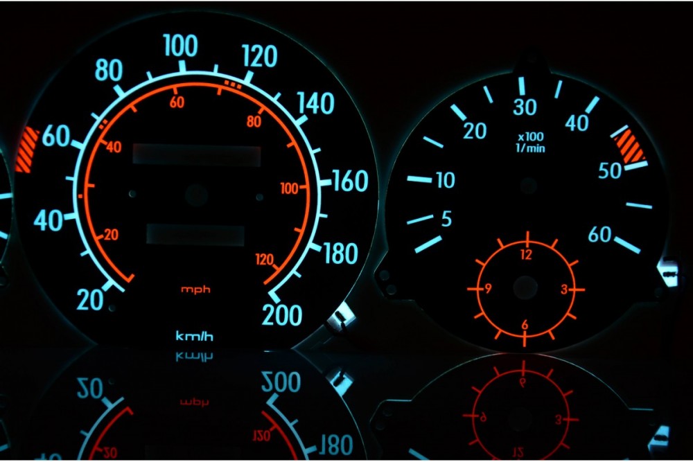 Тюнинговые накладки в щиток приборов Mercedes W123 вар. 1