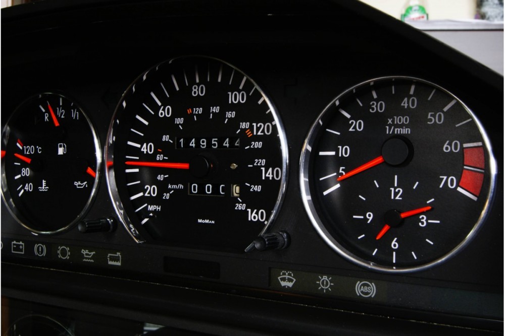 Тюнинговые накладки в приборку Mercedes W124 / W126 вар. 2
