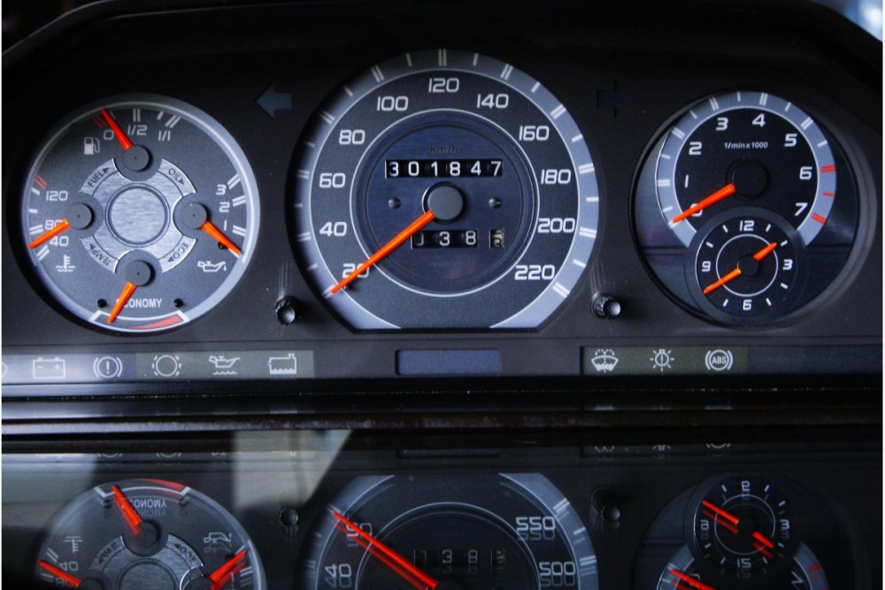 Накладки для тюнинга щитка приборов Mercedes W124 вар. 5