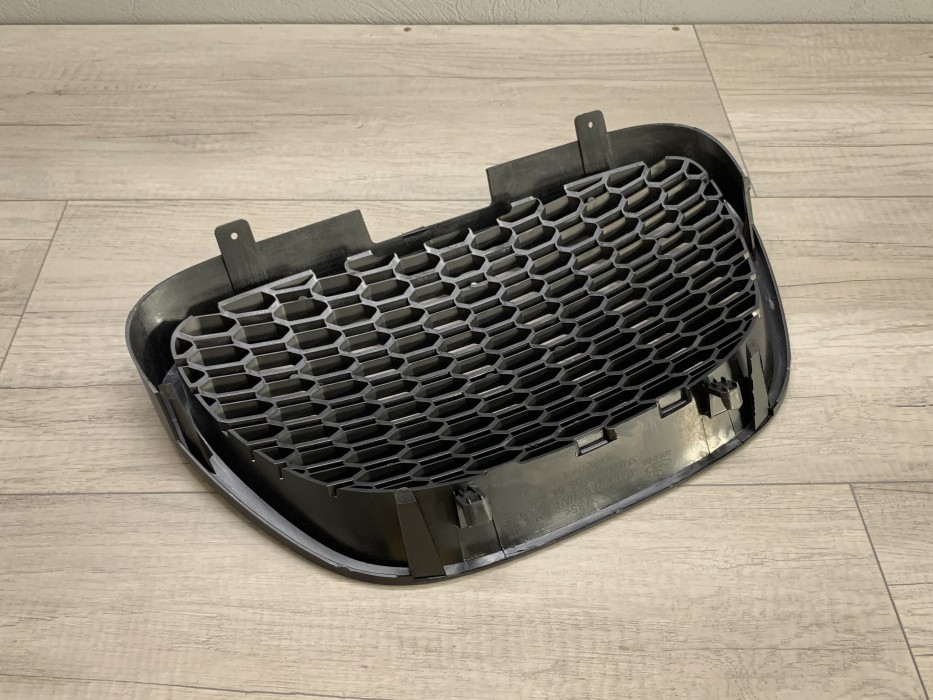 Решітка радіатора Seat Leon / Altea / Toledo honeycomb стиль