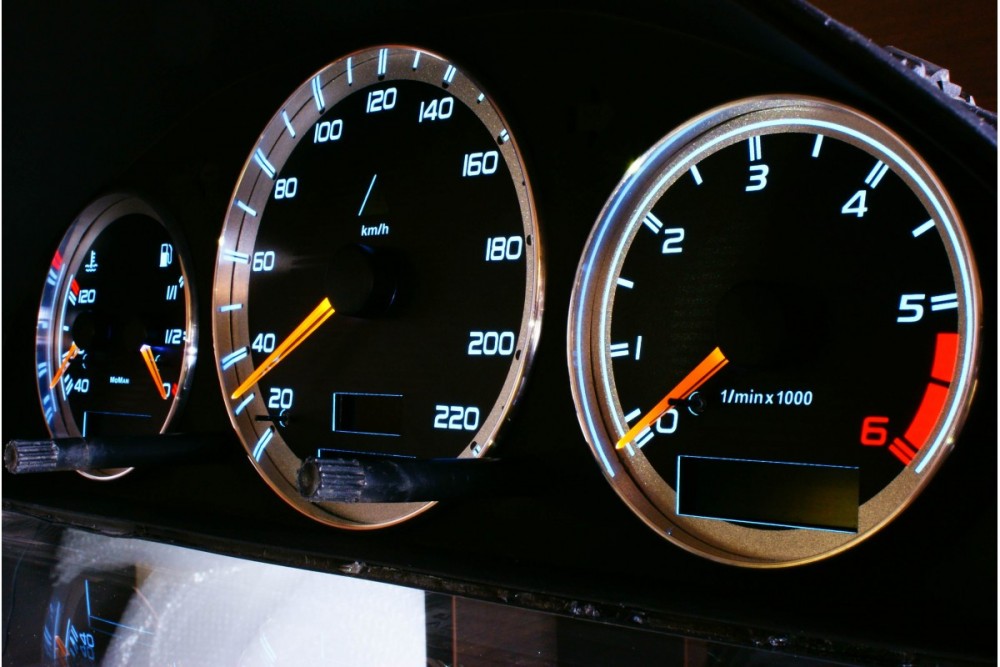 Тюнинговые накладки на шкалы приборов Mercedes W210 вер. 1