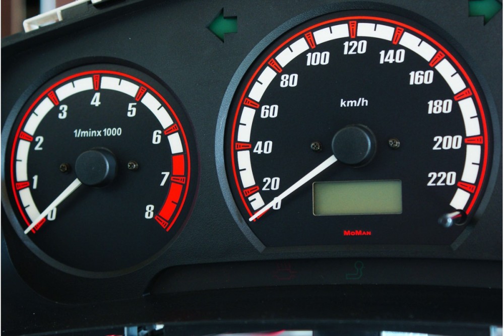 Тюнінг накладки на панель приладів Mitsubishi Colt 1996-2003 вар. 2