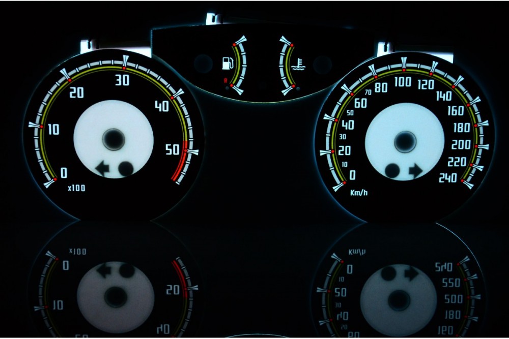 Вставки, що світяться, в щиток приладів Renault Laguna 2