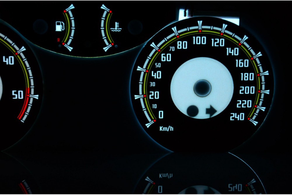 Вставки, що світяться, в щиток приладів Renault Laguna 2