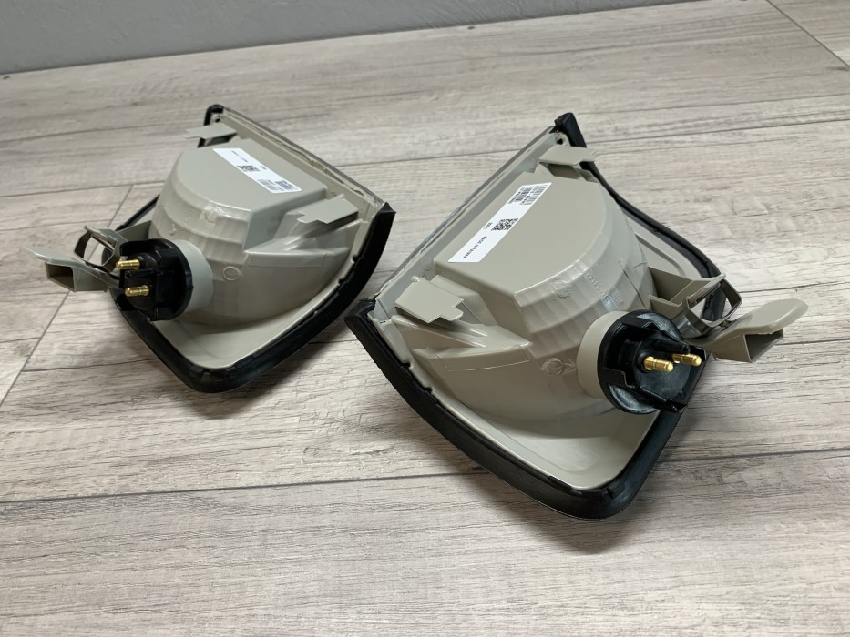 Повороти передні Mercedes W124 хром