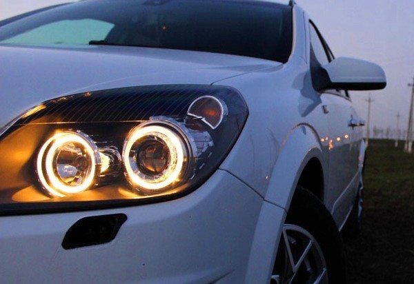 Чорні фари передні Opel Astra H з кільцями Angel Eyes