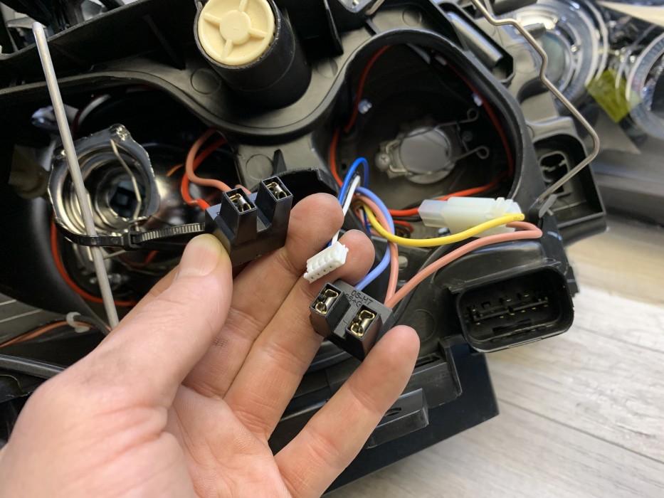 Передні фари BMW E87/ E81/ E82/ E88 чорні з кільцями