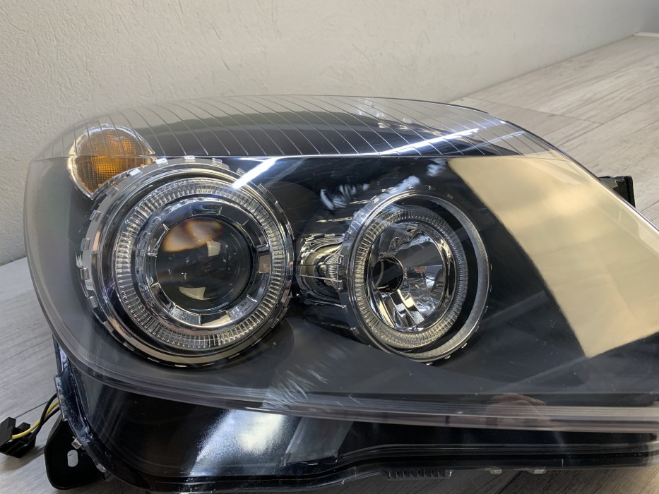 Чорні фари передні Opel Astra H з кільцями Angel Eyes