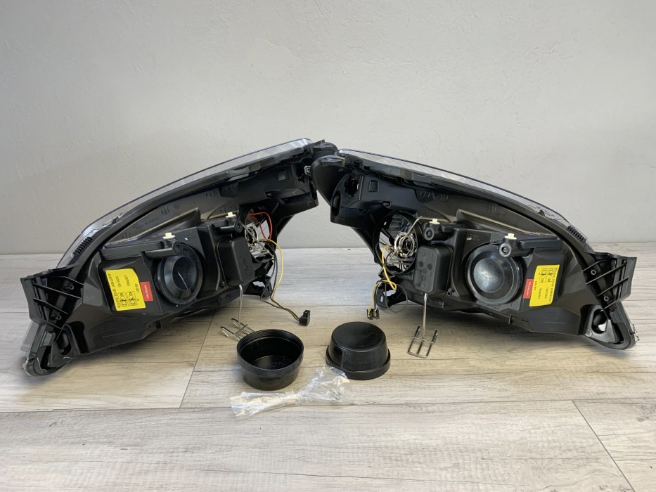 Чорні фари передні Opel Astra H з кільцями Angel Eyes