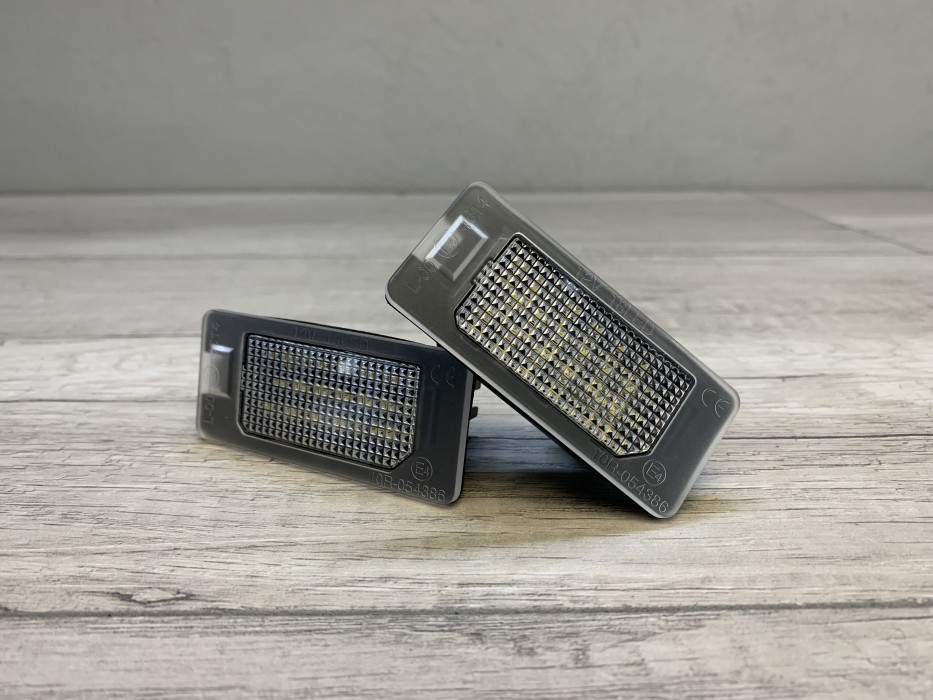 LED підсвітка номера Audi Q5 / A4 / A5 / A6 / A7 / TT / VW Passat B6